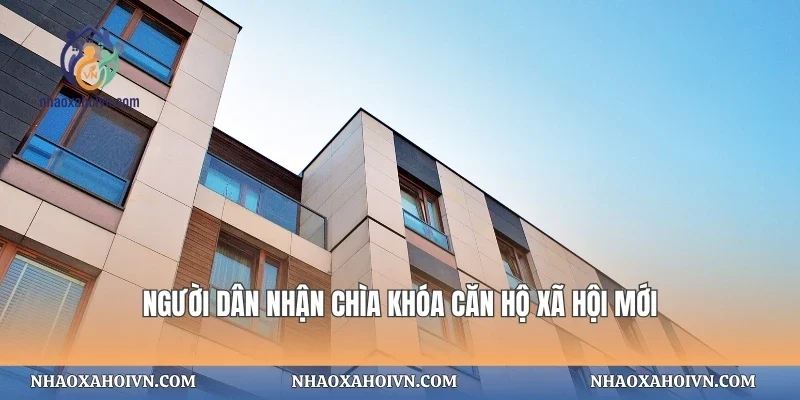 Người dân nhận chìa khóa căn hộ xã hội mới